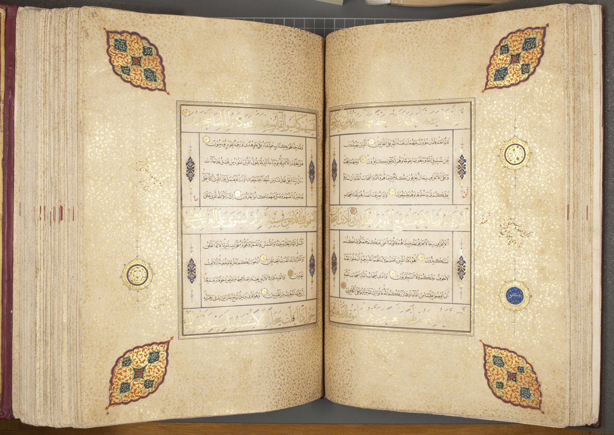 Fol 82 verso 83 recto, Timurid Korán, 1441 (tinta és arany papíron) alkotó: Muhammad Mumin Abdallah Al Murwand