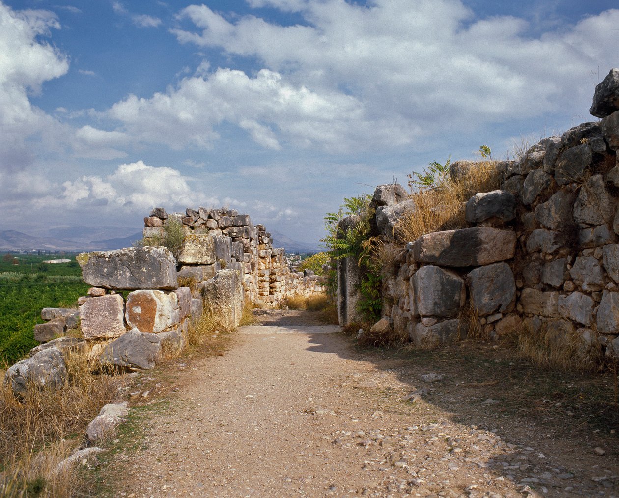 Mükén művészet: hozzáférés a mükénéi citadella felső erődjéhez, Tirynshez A város, ie 1200 körül. Görögország alkotó: Mycenaean
