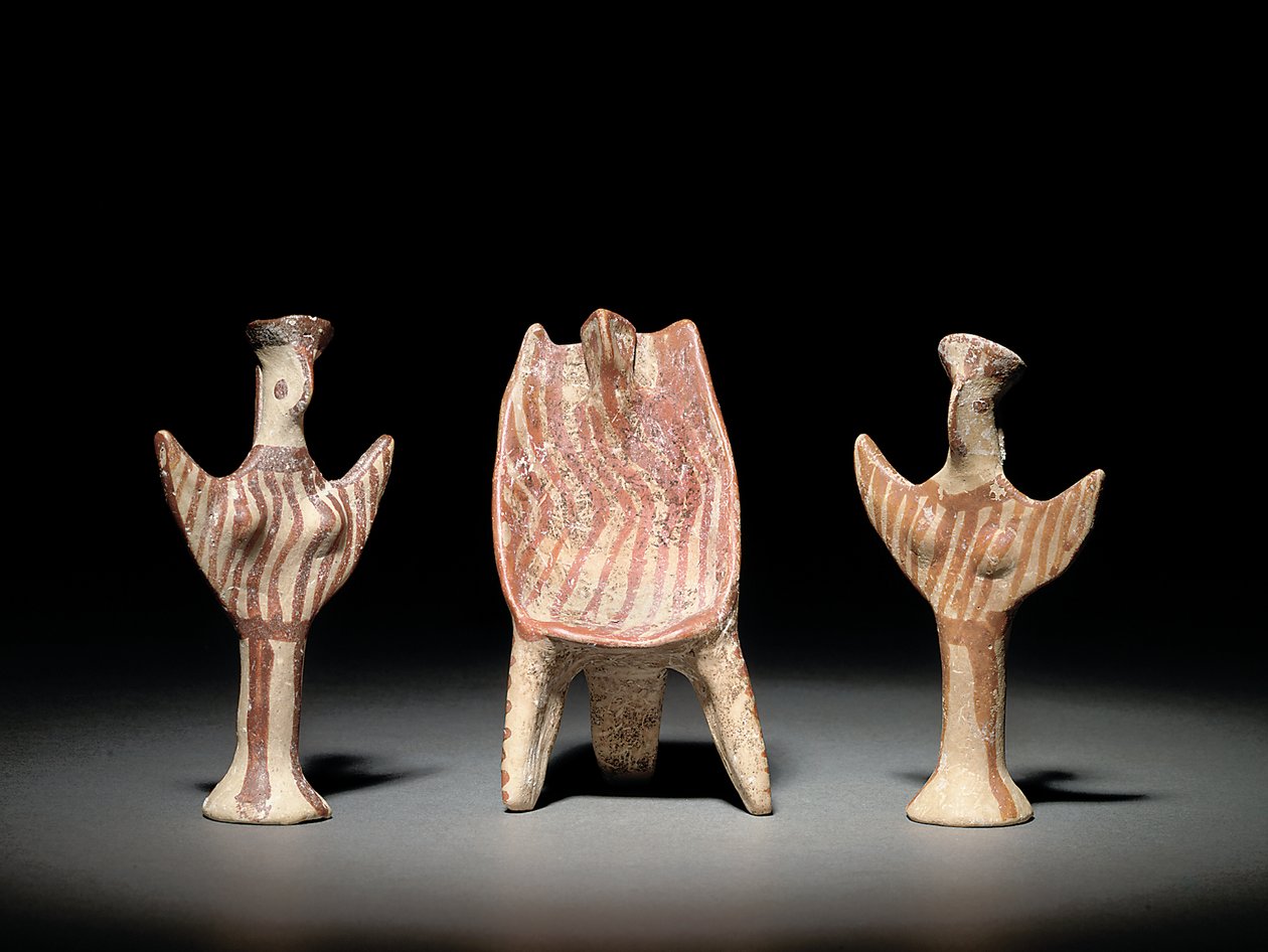 Pszi figura, trón ülő figurával és Pszi figura, ie 1300-1200 körül (terrakotta) alkotó: Mycenaean