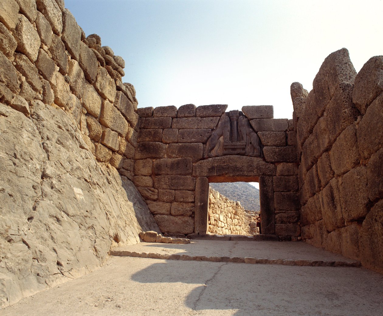 Kilátás az oroszlánok kapujára, Mycenes városában, Görögországban alkotó: Mycenaean