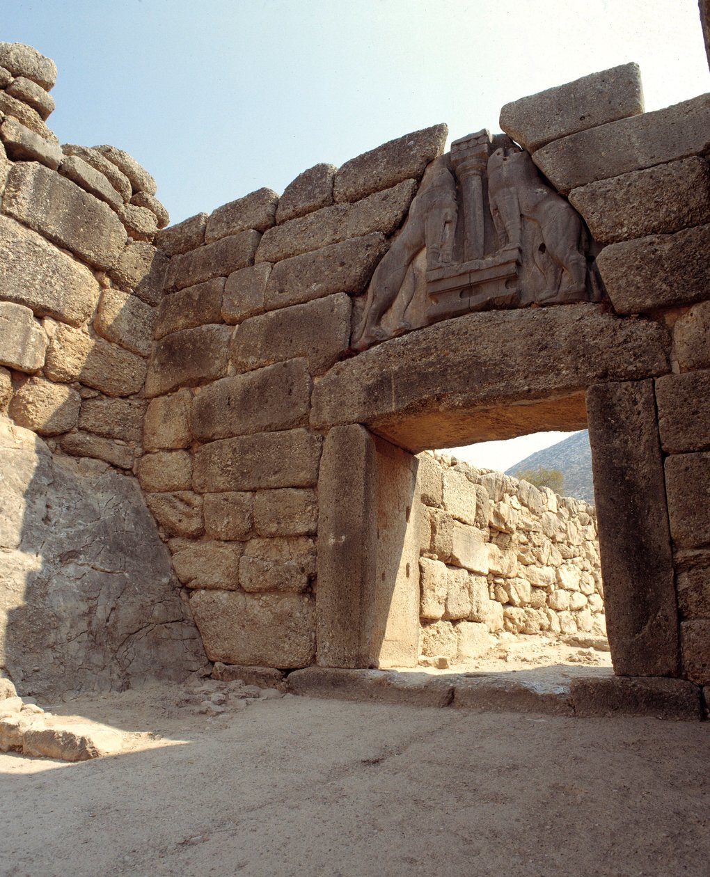 Kilátás az oroszlánok kapujára, Mycenes városában, Görögországban alkotó: Mycenaean