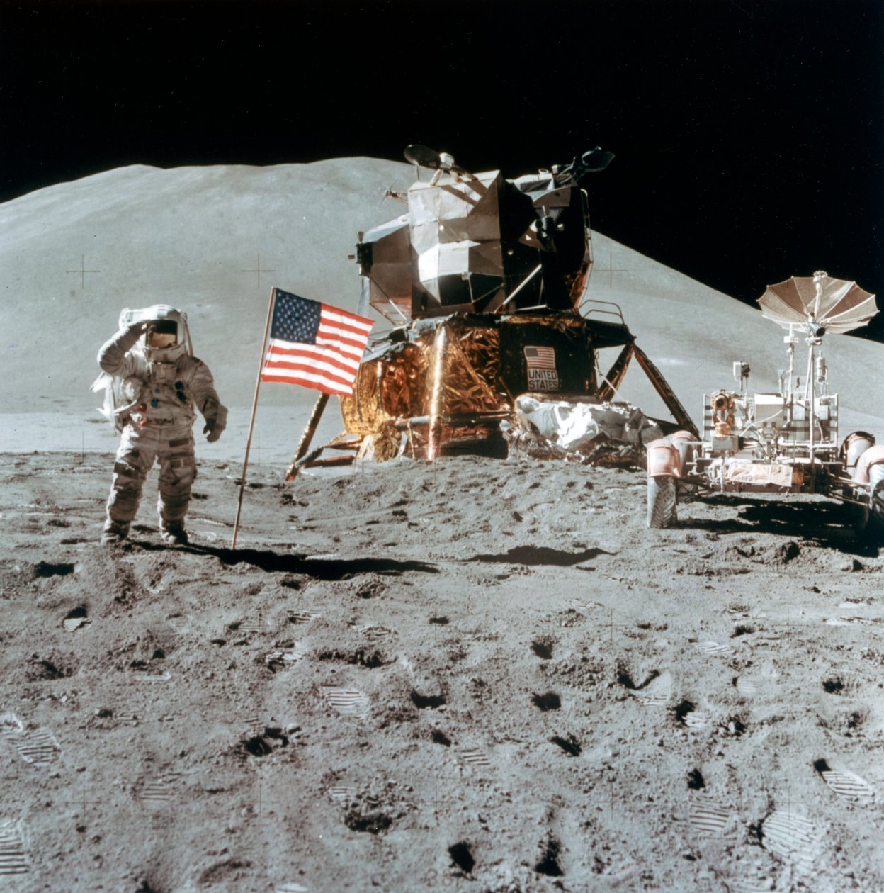 James Irwin űrhajós (1930-1991) tiszteleg a Holdon, 1971. alkotó: NASA Images