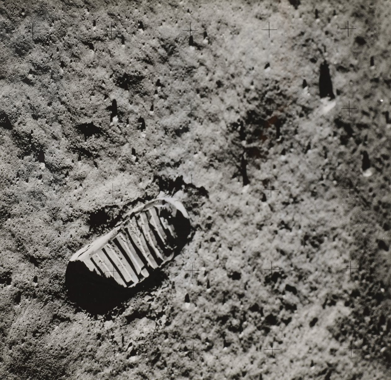 Buzz Aldrin lábnyoma a Hold felszínén, 1969. alkotó: NASA Images