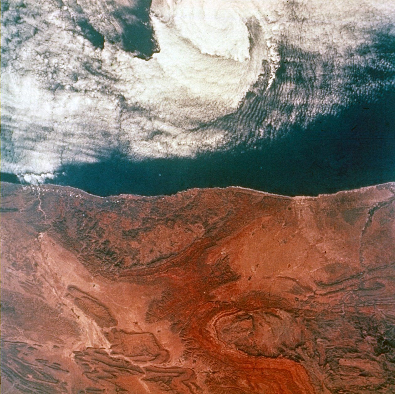 Föld az űrből – a vihar szeme a Gemini 5-ből, 1965. alkotó: NASA Images