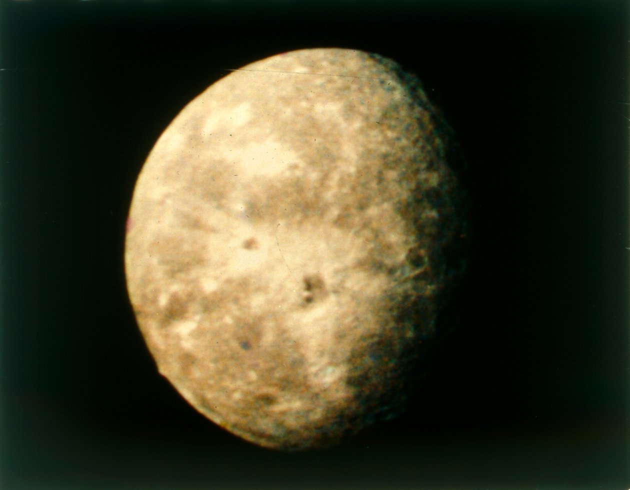 Oberon, az Uránusz holdja, a Voyager 2-ről, 1986. január 24. alkotó: NASA Images