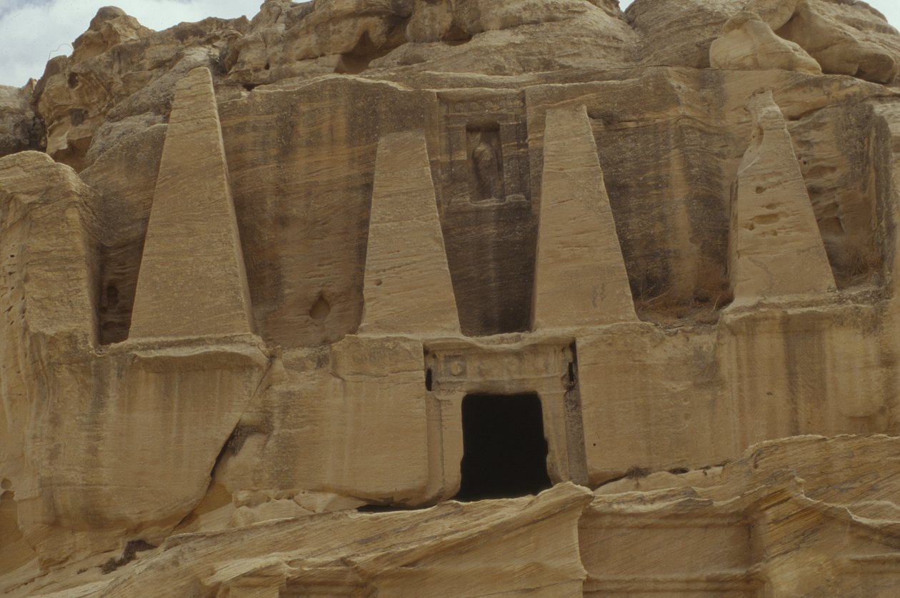 A piramisok emlékműve alkotó: Nabatean