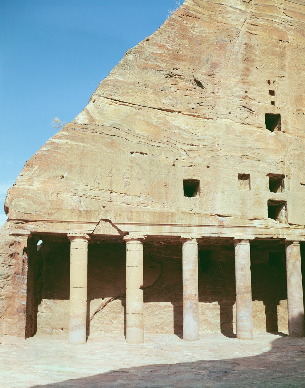 Kilátás egy oldalsó oszlopsorra alkotó: Nabatean