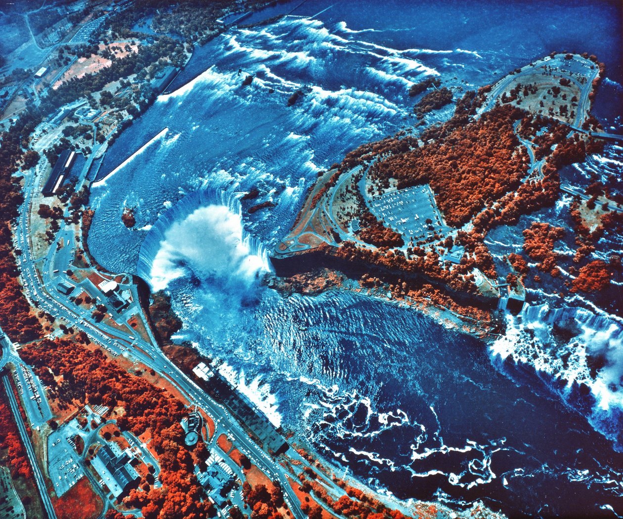 A Niagara-vízesés infravörös fényképe a NASA Earth Survey 2 repülőgépéről. NASA fénykép. alkotó: National Aeronautics and Space Administration National Aeronautics and Space Administration