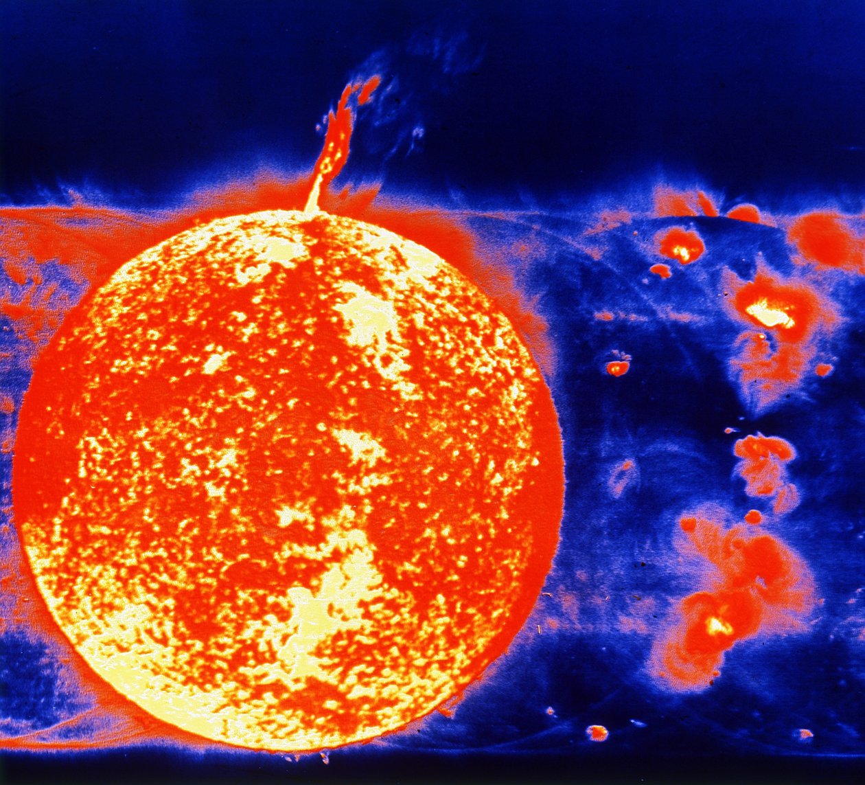 Napfoltok és kiemelkedések 1973-ban. Kép a Skylabs napteleszkópról. NASA fénykép. alkotó: National Aeronautics and Space Administration National Aeronautics and Space Administration