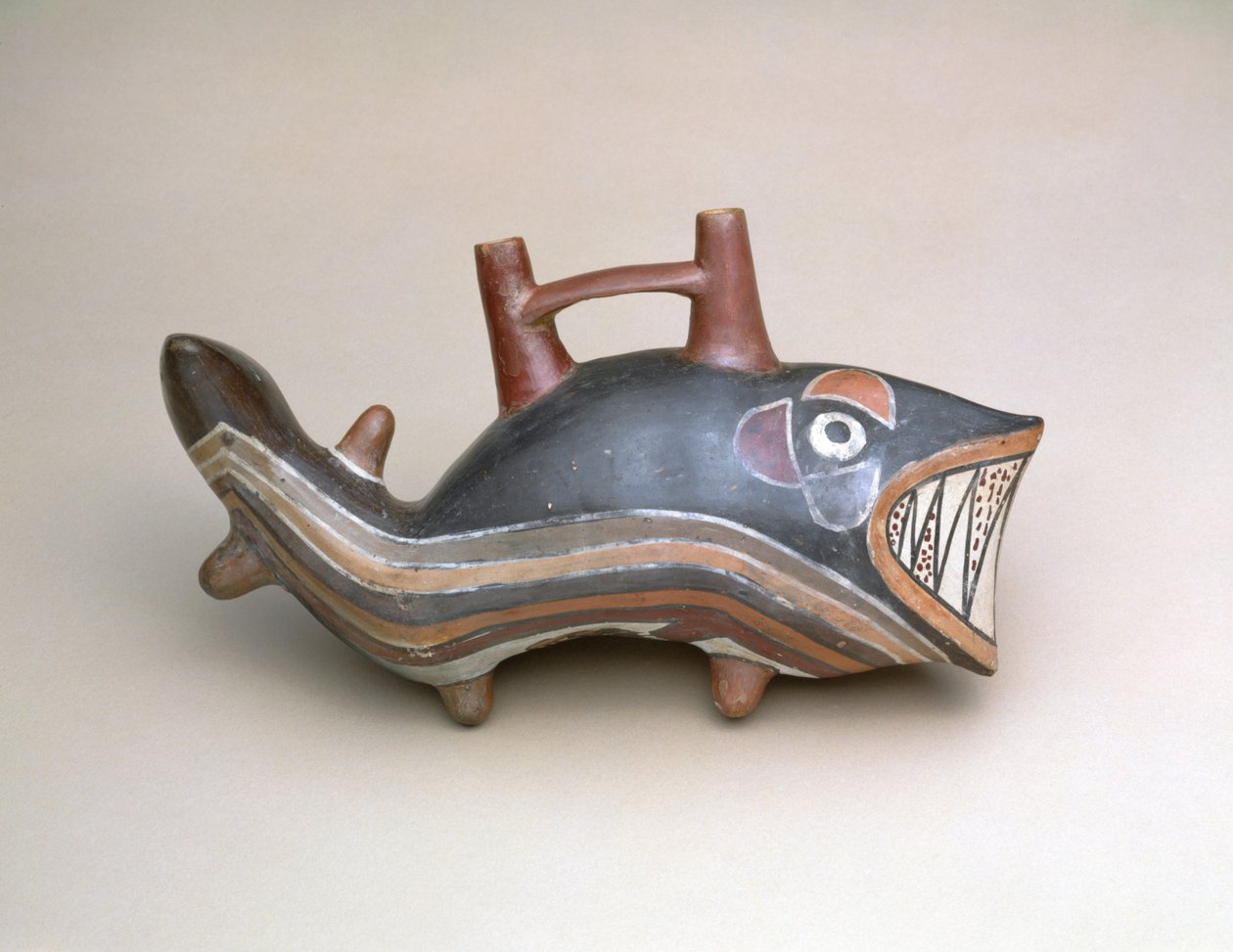 Killer-Whale Vessel, Peru, 100 BC-AD 600 (cserép, polikróm csúszás) alkotó: Nazca Culture