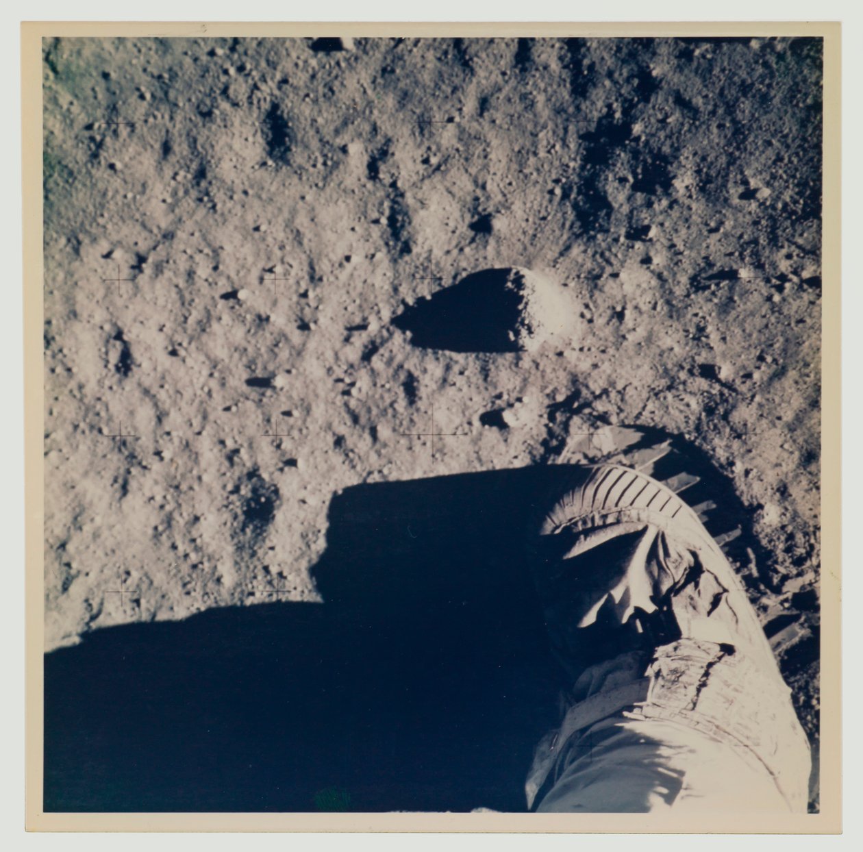 Apollo 11 Holdraszállás alkotó: Neil Armstrong