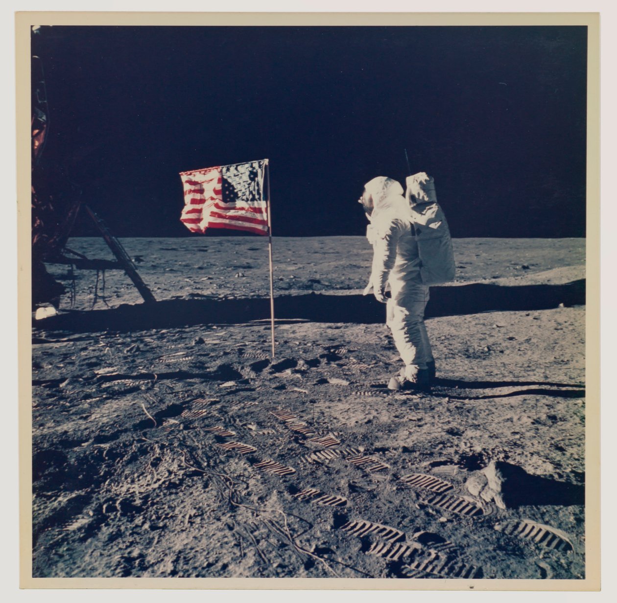 Buzz Aldrin és az Egyesült Államok zászlaja a Holdon alkotó: Neil Armstrong
