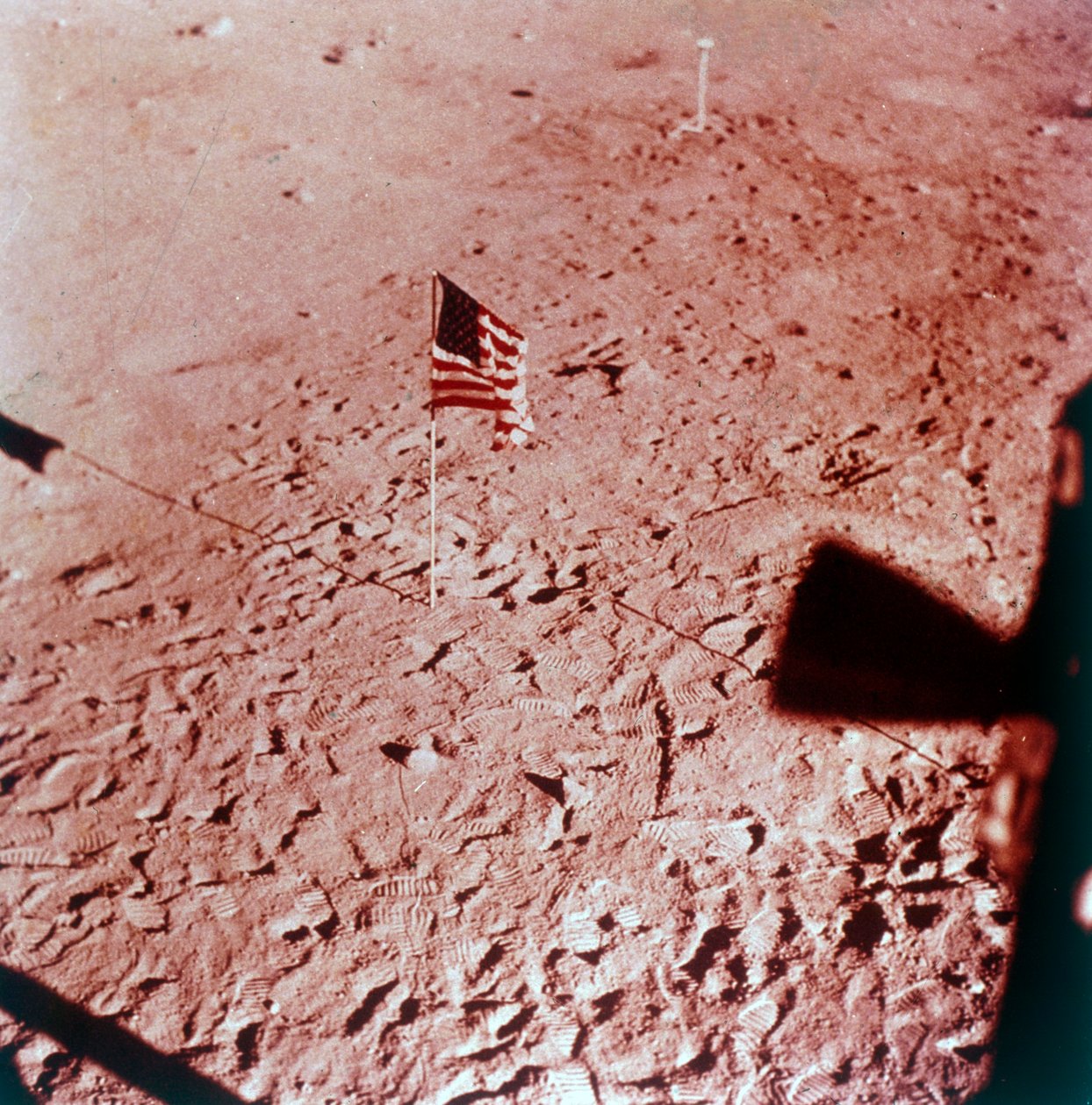 Amerikai zászló a Holdon, Apollo 11 küldetés, 1969. július. alkotó: Neil Armstrong