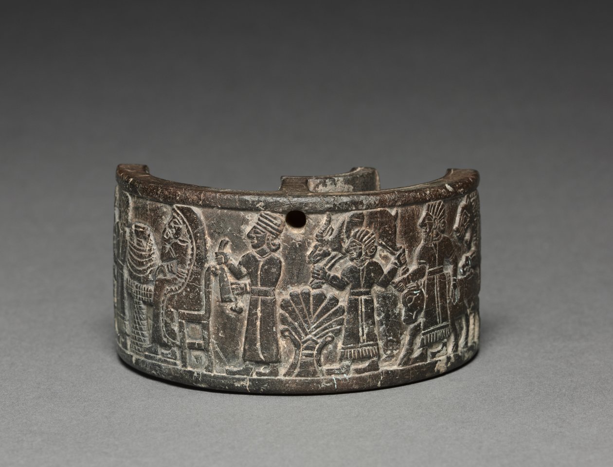Pyxis bankett, ie 800-750 (steatit) alkotó: Neo Hittite