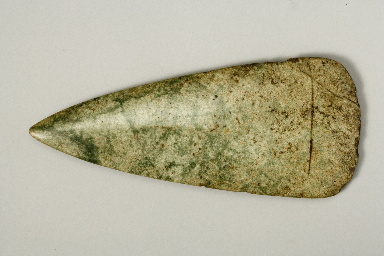 Baltafej, ie 4500-2500 (csiszolt zöld kő) (lásd a 270530-as verziót) alkotó: Neolithic