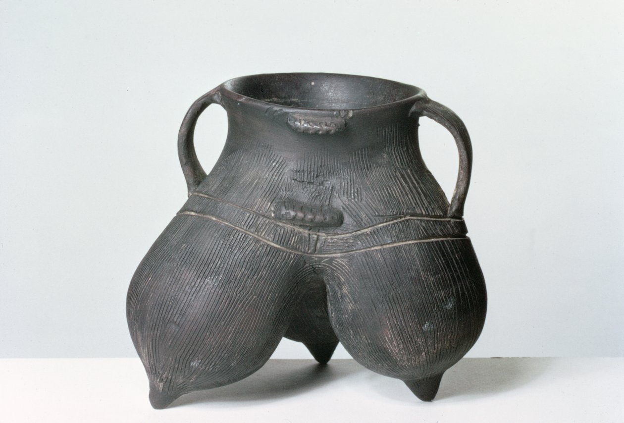 Háromlábú edény, Lung-shan kultúra, ie 2000 körül (fekete cserép) alkotó: Neolithic