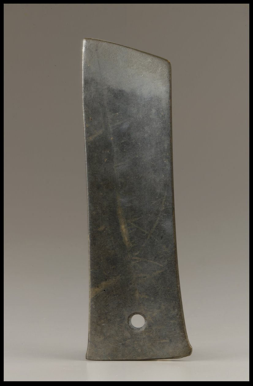 Betakarító kés (hu), Qijia kultúra, ie 2500-2000 körül (jáde) alkotó: Neolithic Period Chinese School