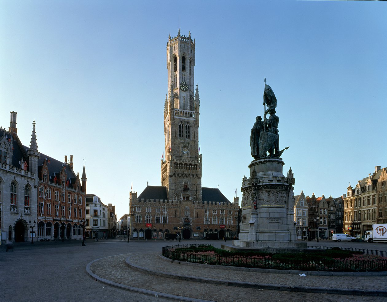 Kilátás a Haranglábra, a Hallére és a Főtérre alkotó: Netherlandish School