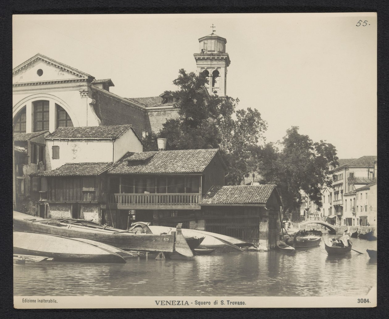 Kilátás a velencei Squero di San Trovaso gondola műhelyére Venezia – Squero di S. Trovaso (cím a tárgyon) alkotó: Neue Photographische Gesellschaft