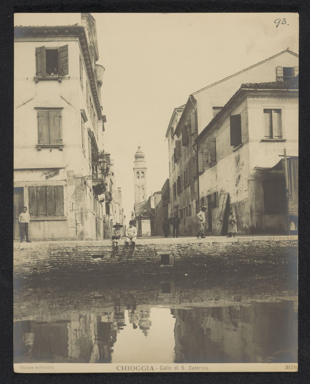 Kilátás egy rakpartra Chioggiában Chioggia – Calle di S. Caterina (cím a tárgyon) alkotó: Neue Photographische Gesellschaft