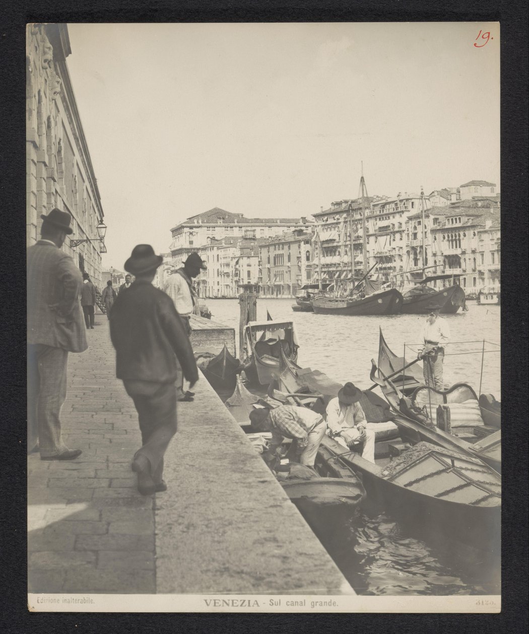 Gondolák a Canal Grande mentén Velencében Velence - Sul canal grande (cím a tárgyon) alkotó: Neue Photographische Gesellschaft
