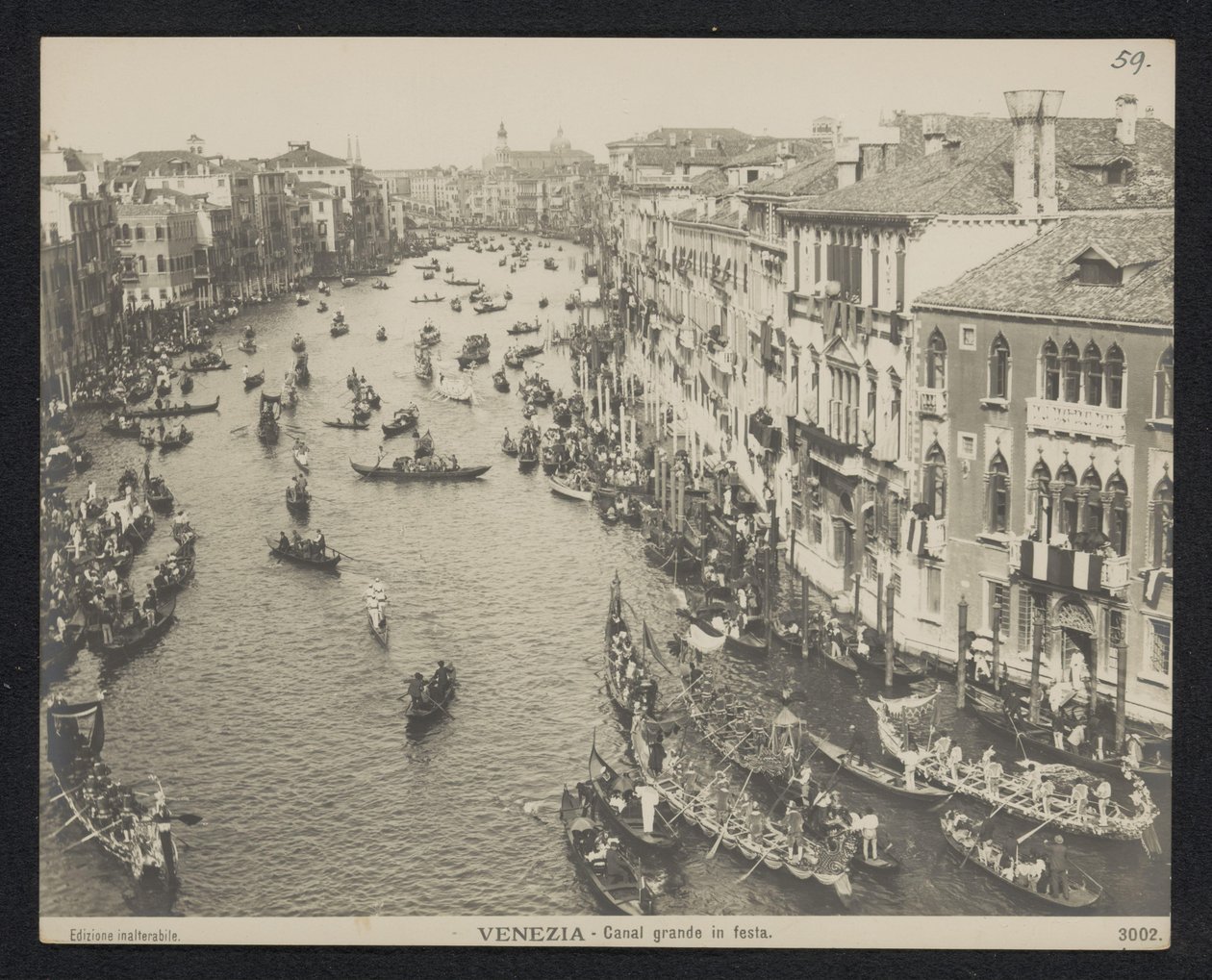 Gondolák a velencei Canal Grandén Velence. Canal Grande in Festa (cím a tárgyon) alkotó: Neue Photographische Gesellschaft