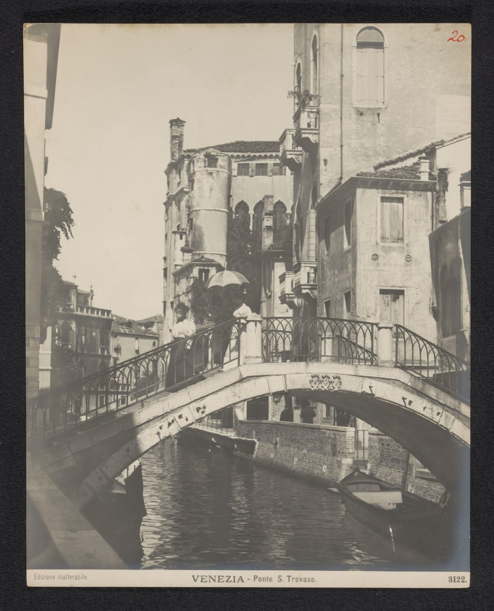 Ponte San Trovaso te Venetië Velence – Ponte S. Trovaso (cím a tárgyon) alkotó: Neue Photographische Gesellschaft