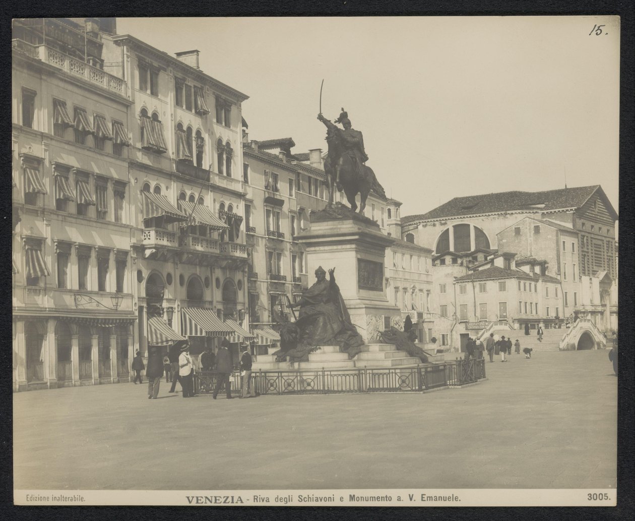 Riva degli Schiavoni te Venetië, met een ruiter standbeeld Victor Emmanuel II Olaszországban Velence - Riva degli Schiavoni és az emlékmű. V. Emanuele (cím a tárgyon) alkotó: Neue Photographische Gesellschaft