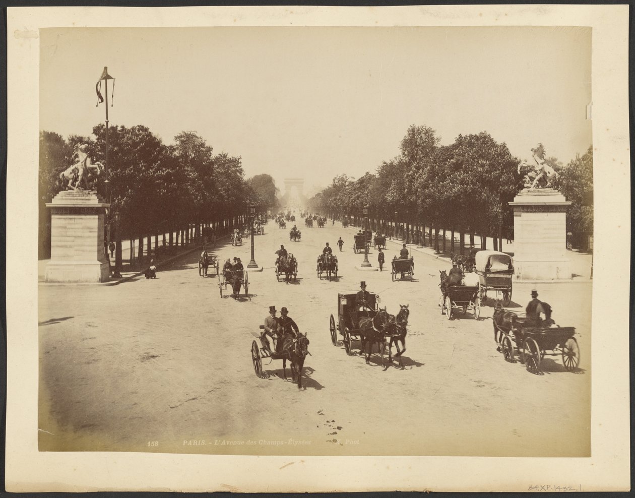 Párizs: Avenue des Champs-Elysées alkotó: Neurdein freres