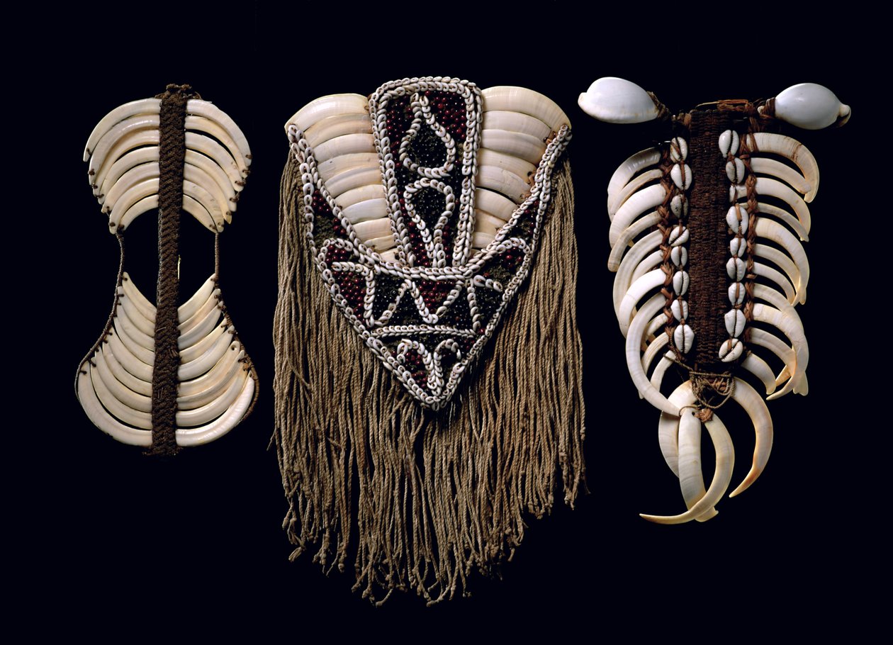 Mellkasi díszek alkotó: Papua New Guinean