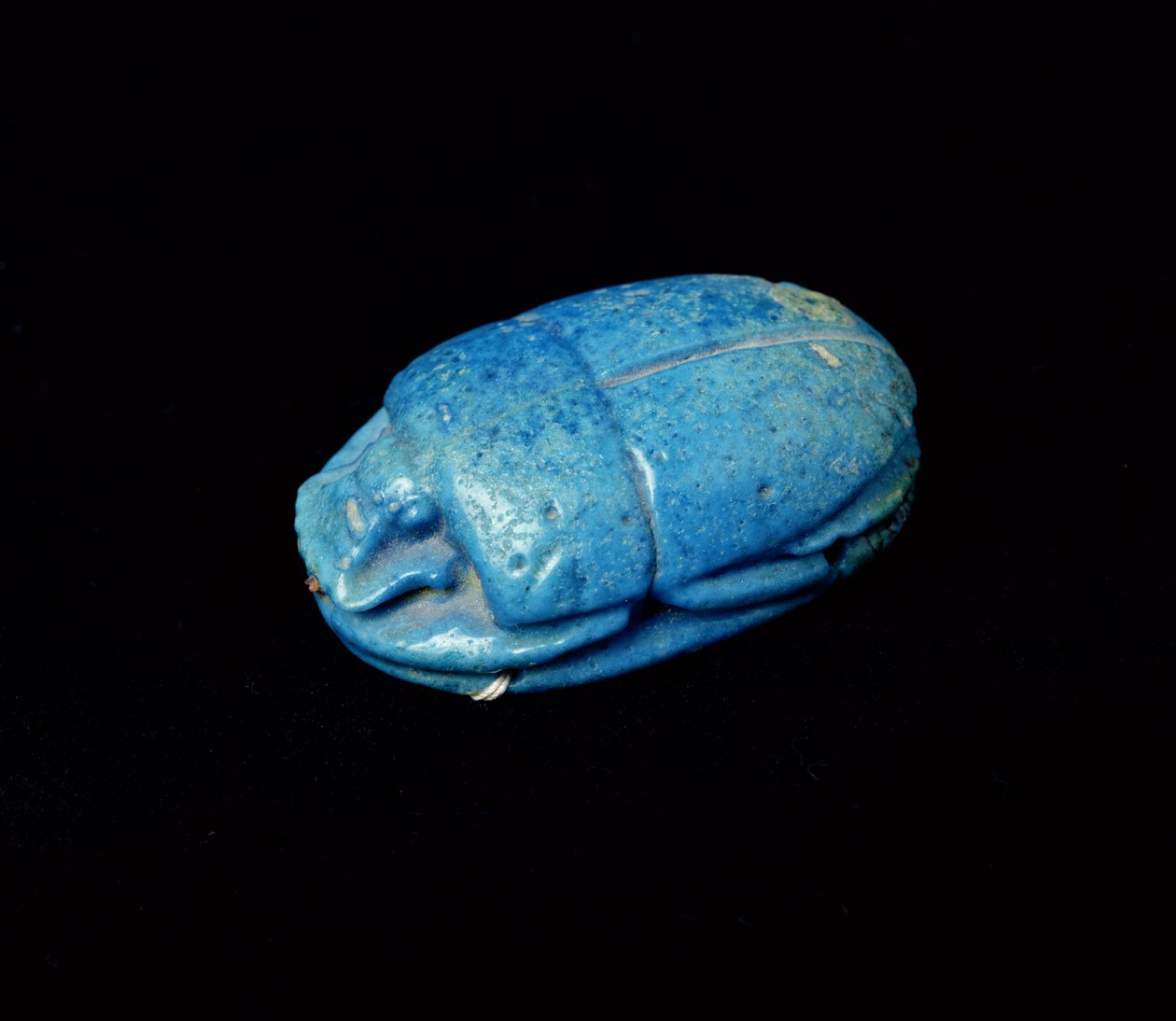 Szkarabeusz egy múmiából, Thébából (fajansz) alkotó: New Kingdom Egyptian