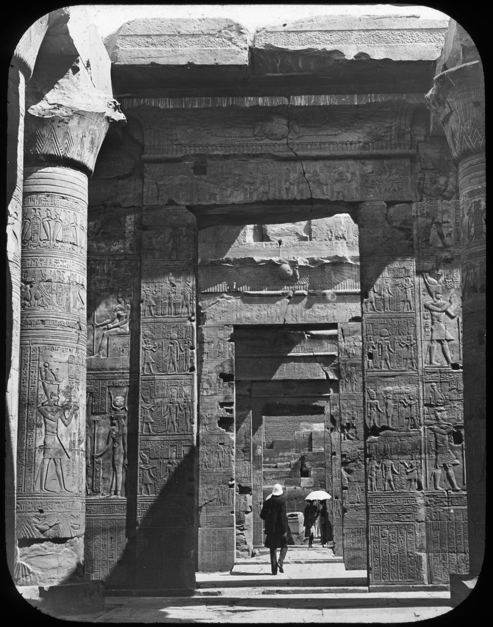 Templom bejárata, Kom Ombo, Egyiptom, 1890 alkotó: Newton and Co