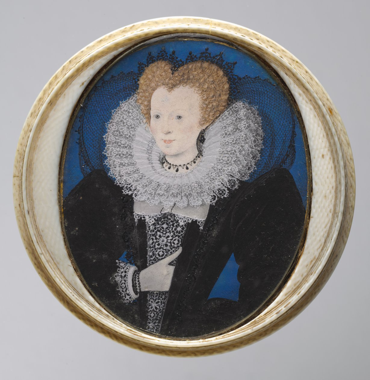 Női portré, 1590-es évek. alkotó: Nicholas Hilliard