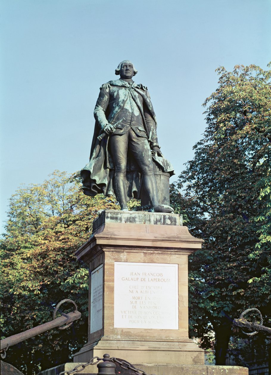 Jean Francois de Galaup (1741-88) La Perouse grófjának szobra a Laperouse téren alkotó: Nicolas Bernard Raggi