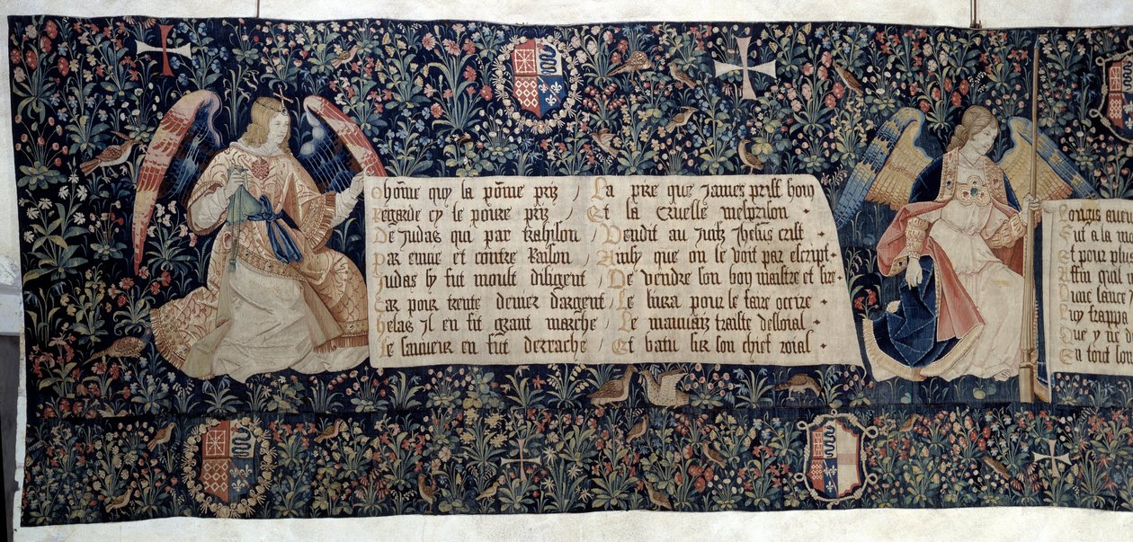 A Jelenések akasztása (1373-1383), a szenvedés eszközeit hordozó angyalok. Nicolas Bataille (1330-1405) kárpitja alkotó: Nicolas Bataille