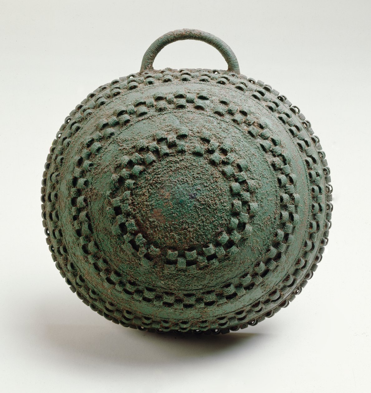 Tál, Igbo Ukwu, 9-10. század (ólmozott bronz) alkotó: Nigerian
