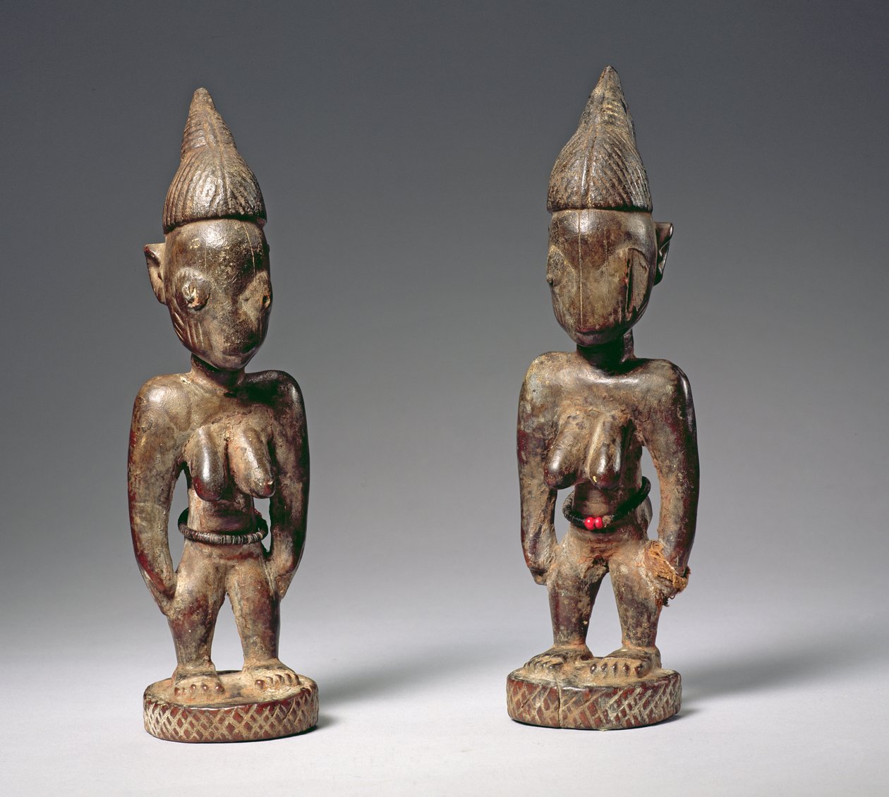Ere Ibeji memóriafigurák, joruba kultúra (fa) (lásd még: 181682) alkotó: Nigerian