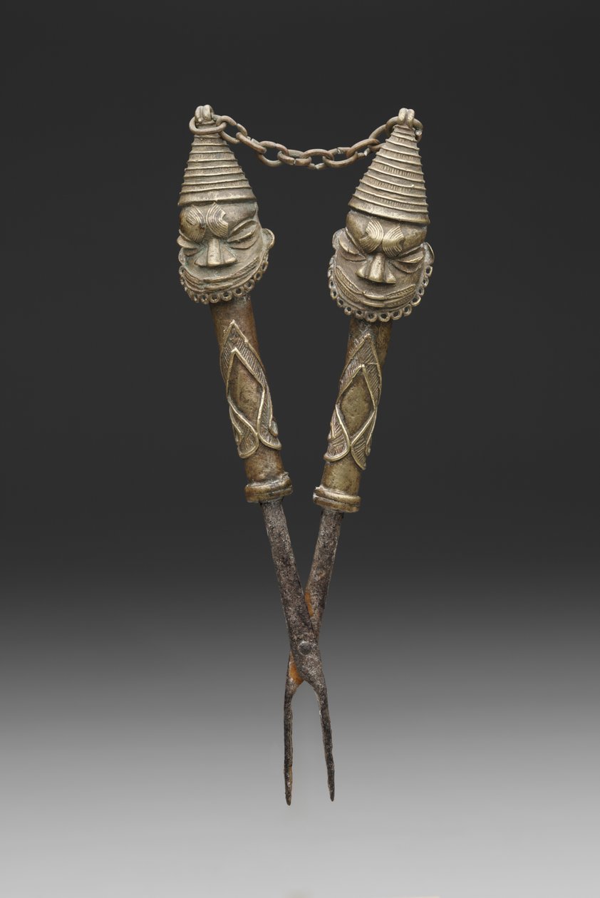 Figurált fogók az Oshugbo Társaság rituáléihoz (öntött rézötvözet és vas) alkotó: Nigerian Nigerian