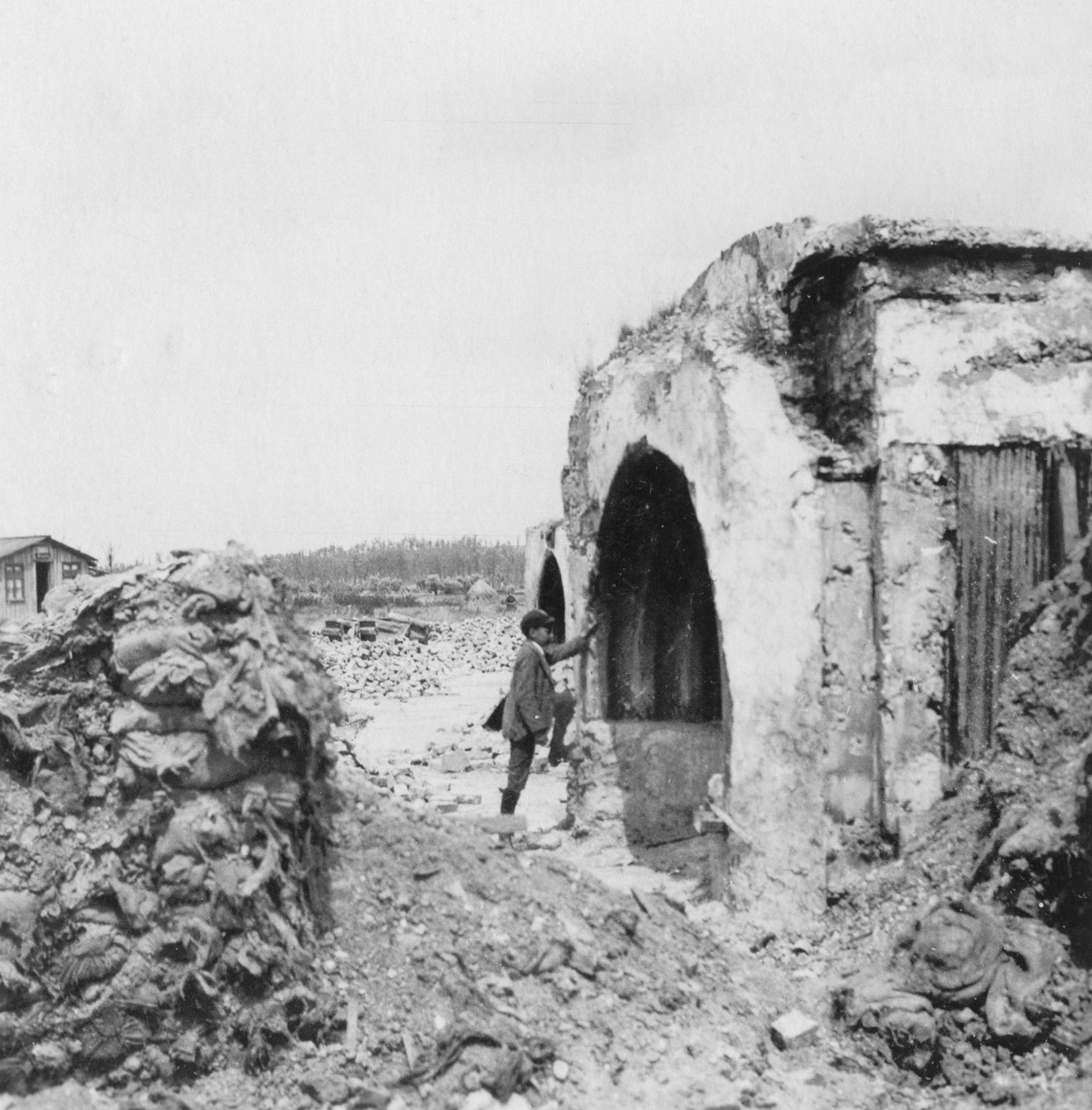 Betonból és hullámkartonnal bélelt ásó, I. világháború, c1914-c1918 alkotó: Nightingale and Co