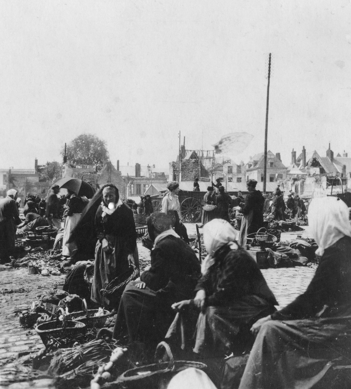 Piaci nők, Arras, Franciaország, I. világháború, c1914-c1918 alkotó: Nightingale and Co