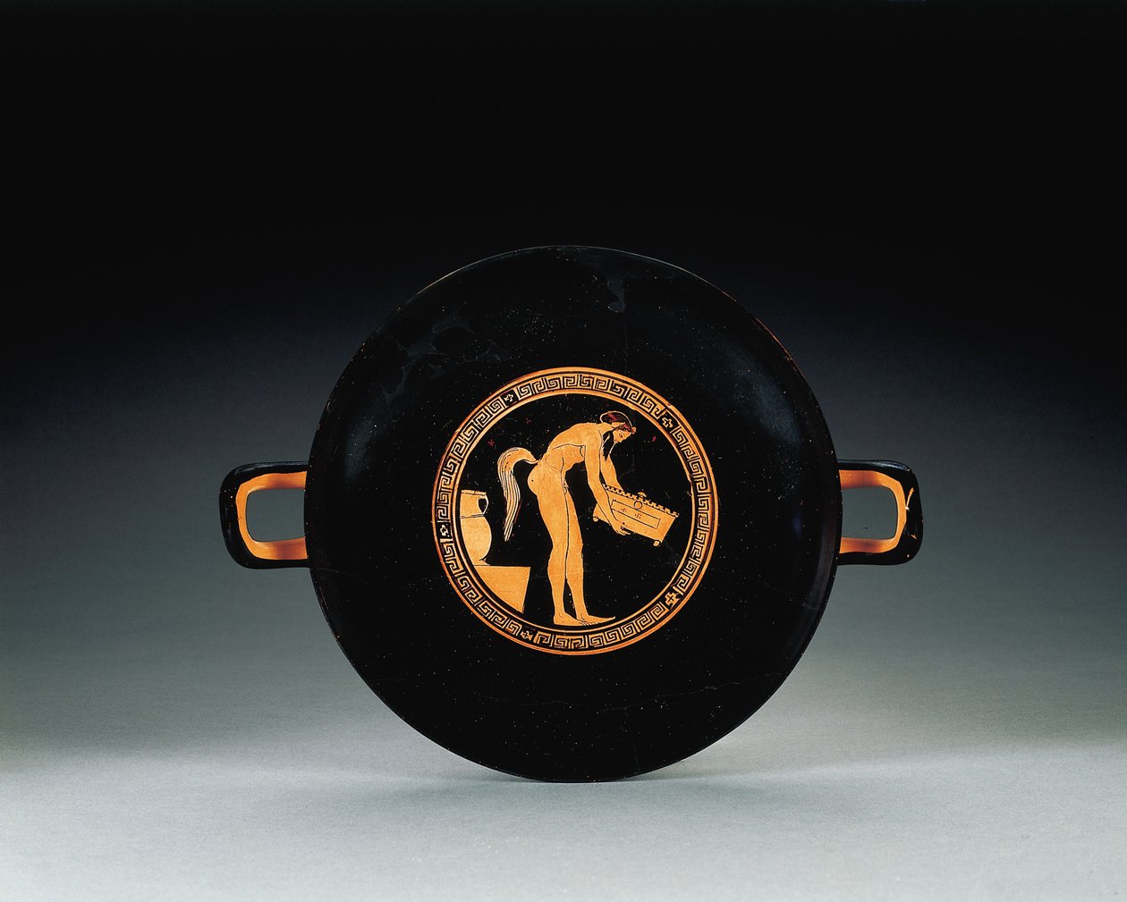 Padlás vörös alakos kylix, Kr.e. 470 körül alkotó: Oedipus Painter