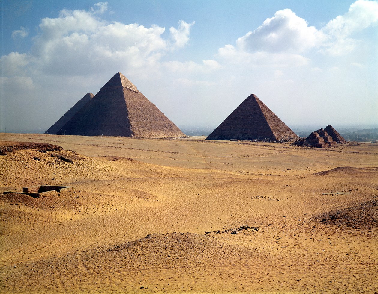 Kilátás Cheops, Chephren és Mycerinus piramisaira alkotó: Old Kingdom Egyptian