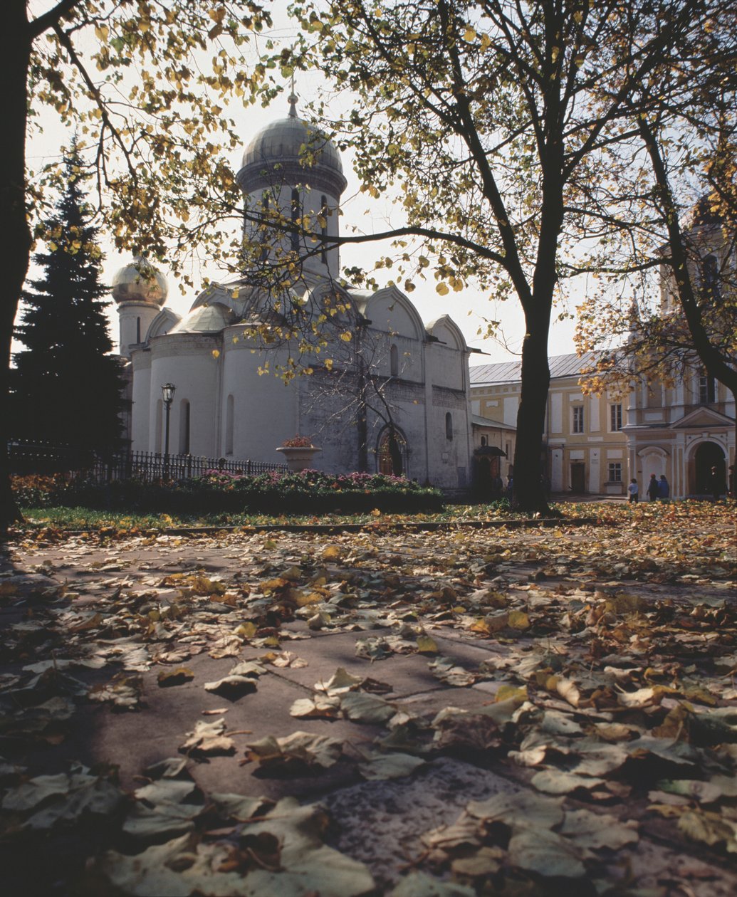 A Szentháromság-székesegyház Radonyezsi Szent Sergius sírjával, 1422 alkotó: Old Russian Architecture
