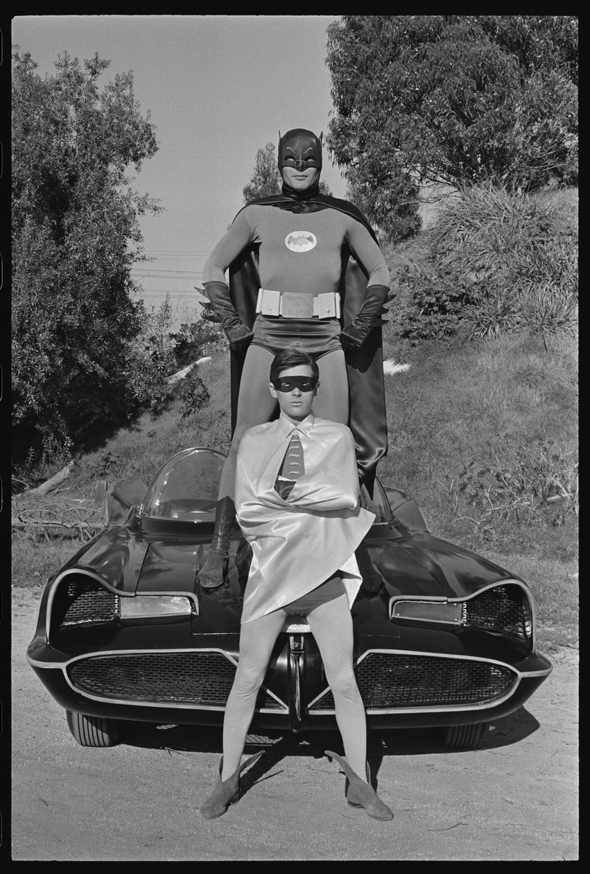 Batman és Robin és Batmobile a „Batman” tévésorozat forgatásán alkotó: Orlando Suero