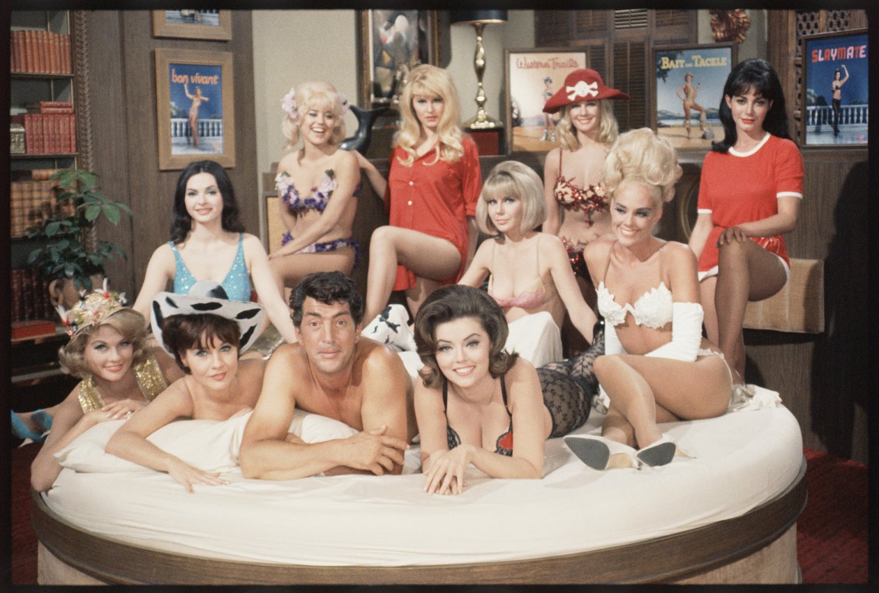 Dean Martin mint Matt Helm és a lányok a The Silencers forgatáson alkotó: Orlando Suero