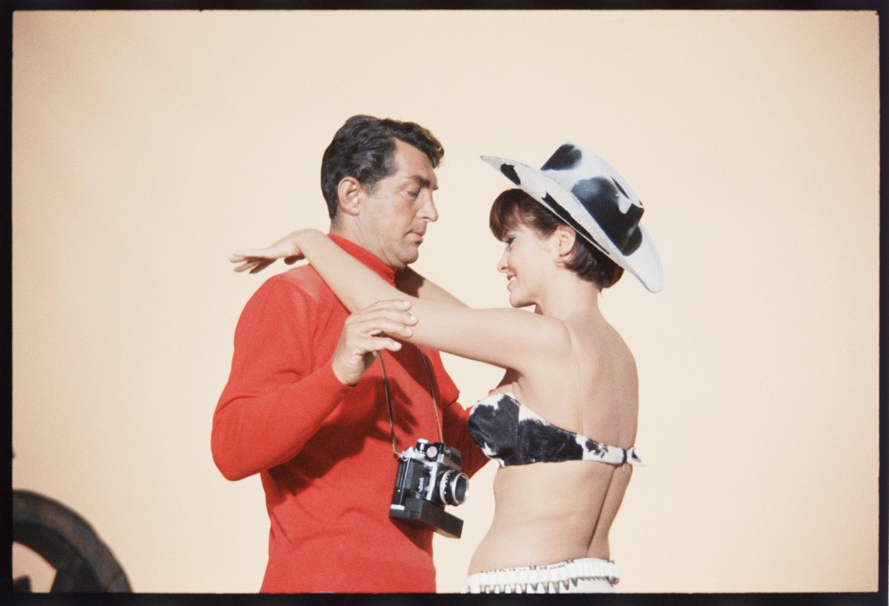 Dean Martin mint Matt Helm a The Silencers forgatáson alkotó: Orlando Suero
