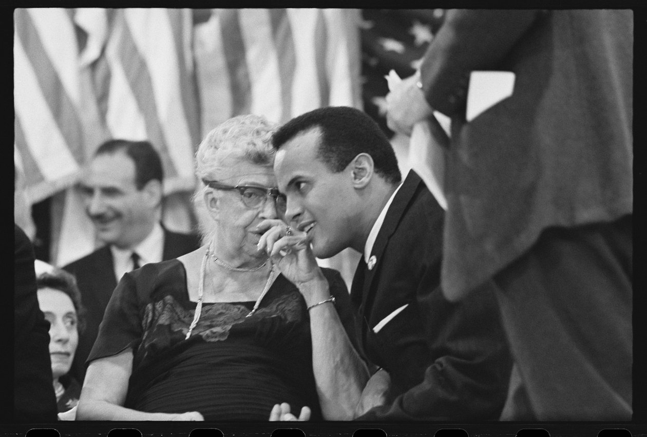 Eleanor Roosevelt és Harry Belafonte egy választási gyűlésen alkotó: Orlando Suero