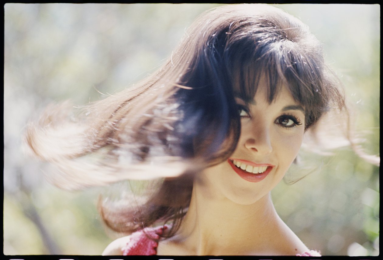 Marlo Thomas megbillenti a haját alkotó: Orlando Suero