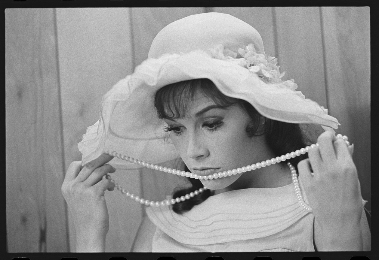 Mary Tyler Moore a „Thoroughly Modern Millie” forgatásán alkotó: Orlando Suero