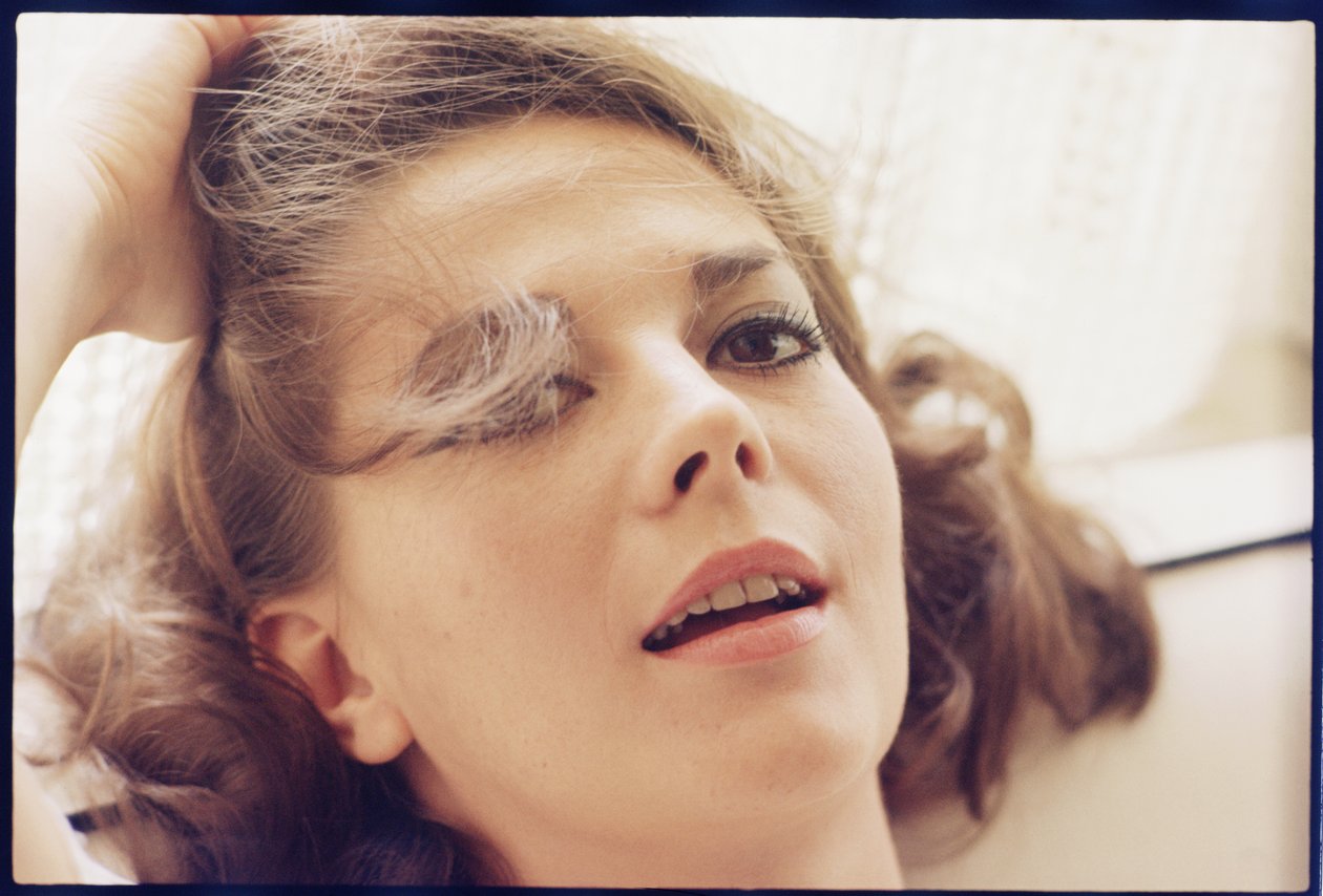 Natalie Wood otthon fejjel a párnán alkotó: Orlando Suero